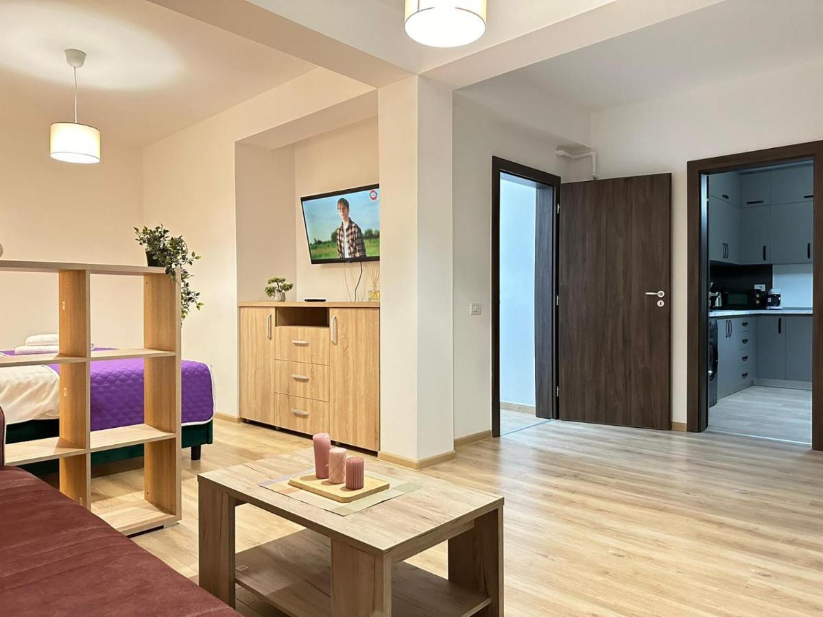 Coresi Mall Area Studios & Apartments By Glam Brasov Exterior photo