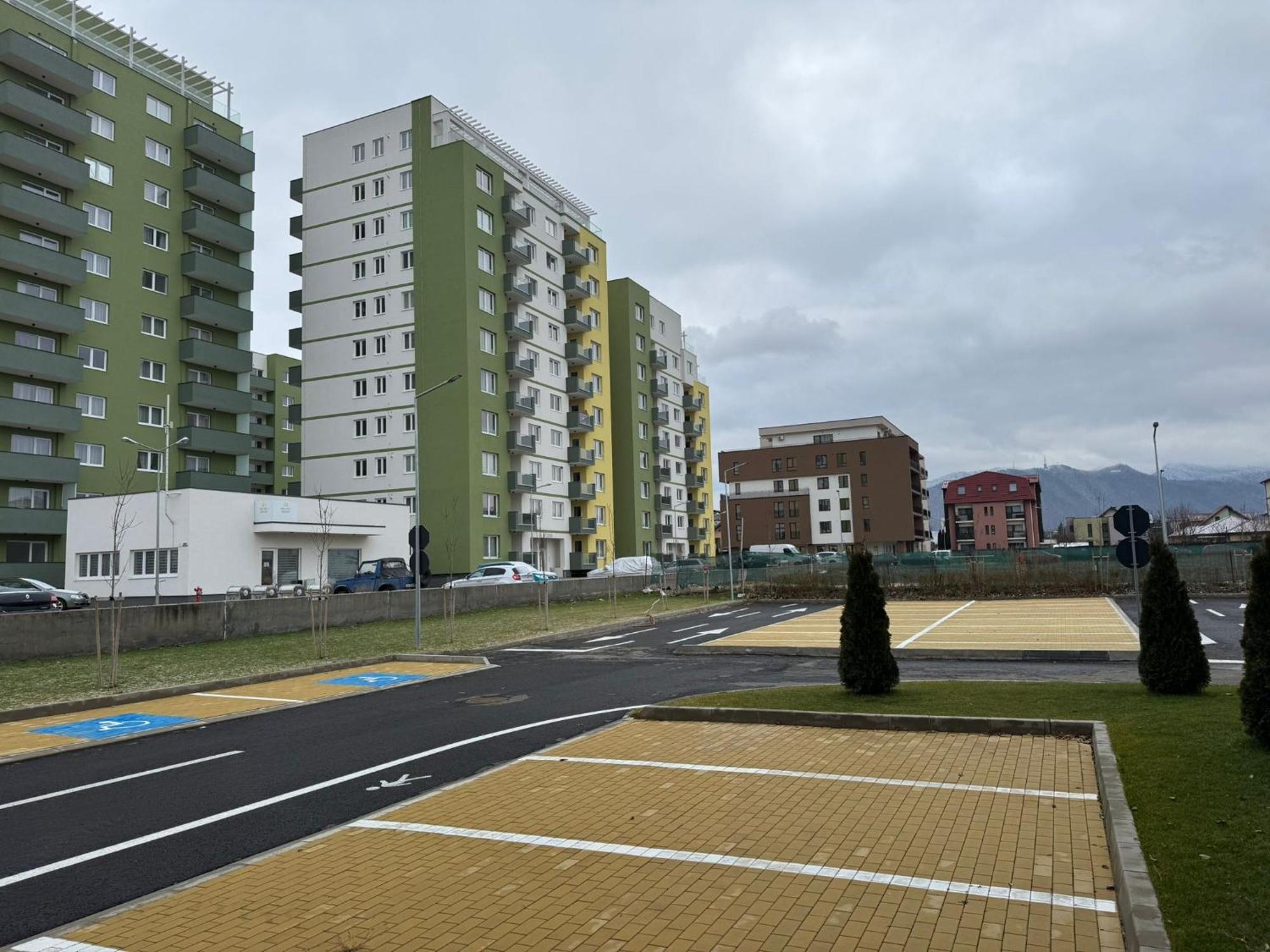 Coresi Mall Area Studios & Apartments By Glam Brasov Exterior photo