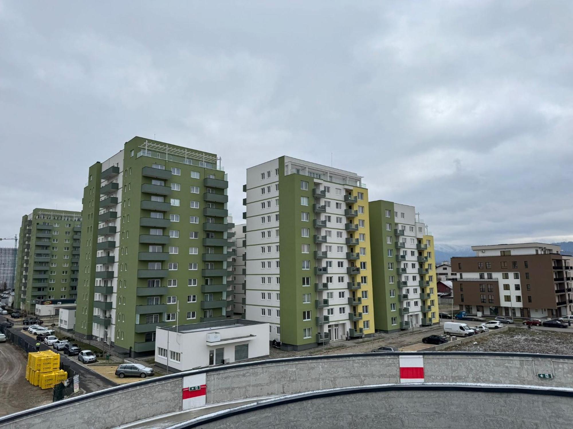 Coresi Mall Area Studios & Apartments By Glam Brasov Exterior photo